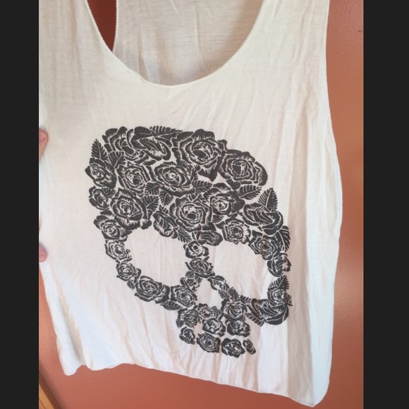 White flower skull muscle tee - Picture 3 of 3