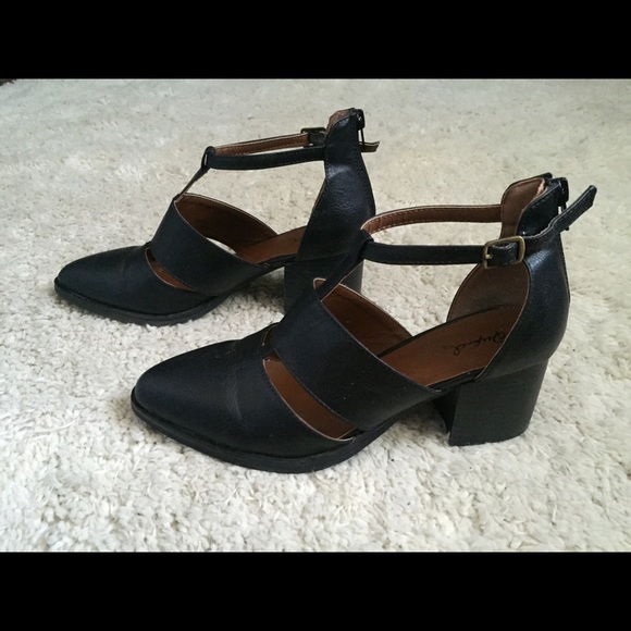 Black Strappy Ankle Shoes