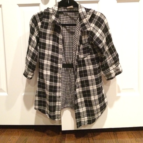 B&W Quarter Sleeved Flannel