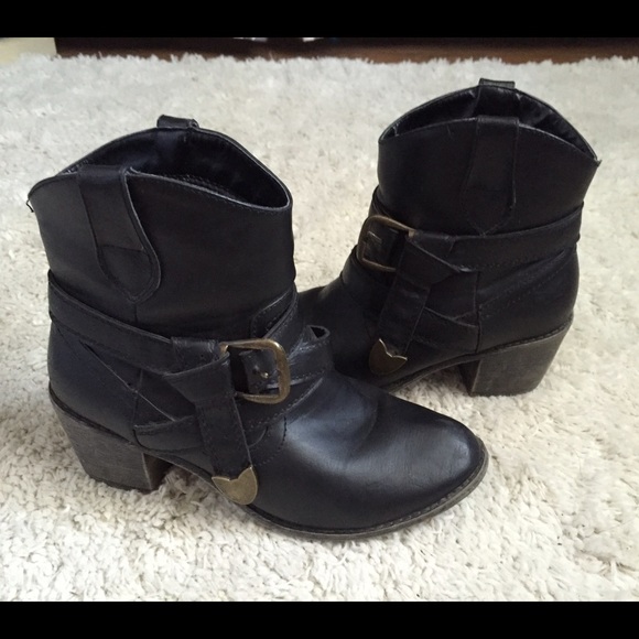 Cute Black Ankle Boots Cowgirl-ish Style