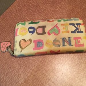 ❤️SOLD❤️Dooney and Bourke it wallet