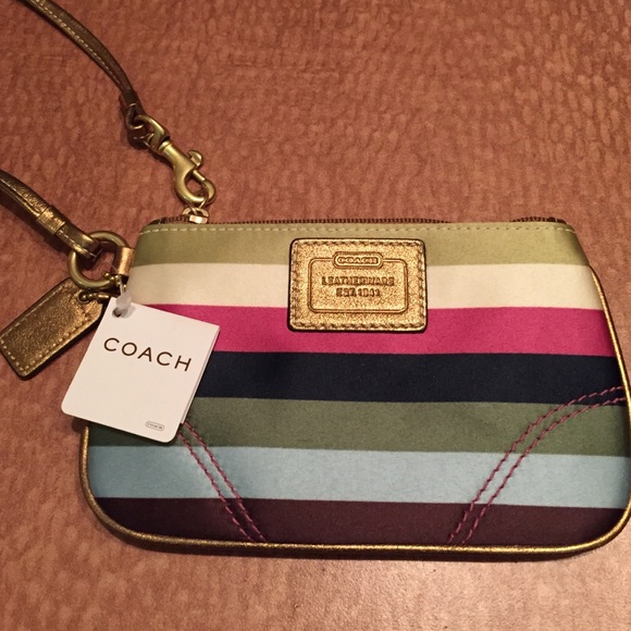 ❤️SOLD❤️Authentic coach striped wristlet