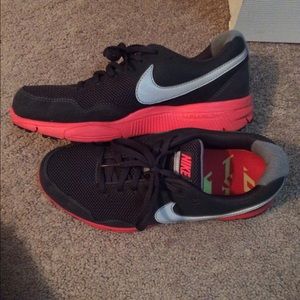 Women's Nike Lunarlon tennis shoes