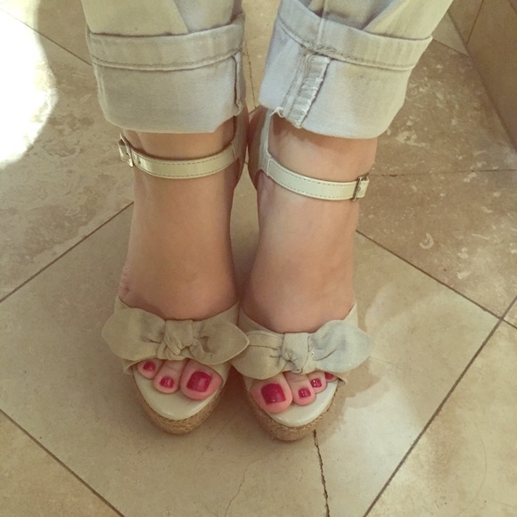 Guess Nude/Beige Bow Wedges