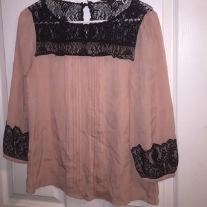 Quarter sleeve lace top