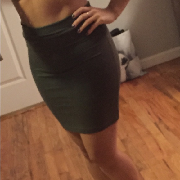 Fitted stretchy skirt