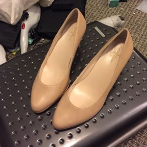 Cole haan nude pumps