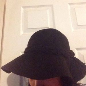 Black velvet hat