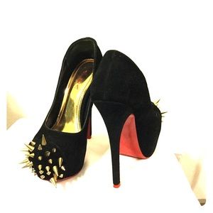 Beautiful like new ALBA spiked shoes