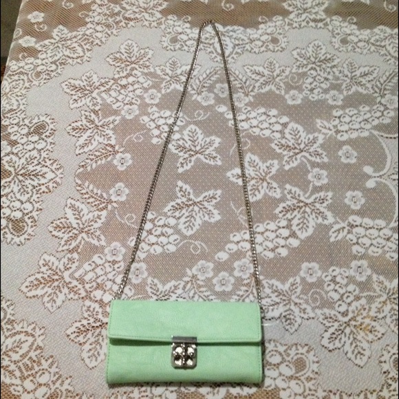 Mint green purse/wallet. NWOT