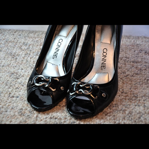 Black heels by Connie