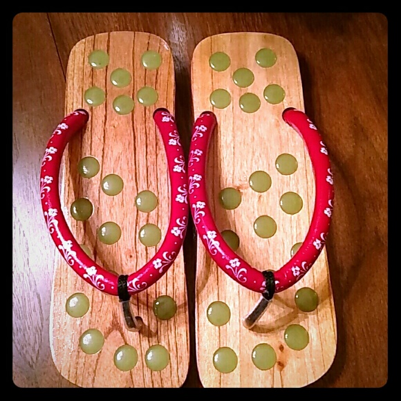 Pressure point flip flops