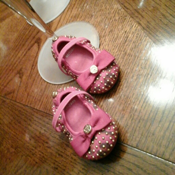 Stuart Weitzman Other - Cute lil baby Stuart Weitzman fabulous shoes!