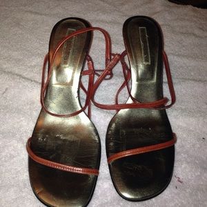 Reduced-Burgundy strappy shoe