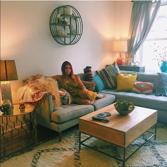 Meet your seller, Taylor! - Picture 3 of 4