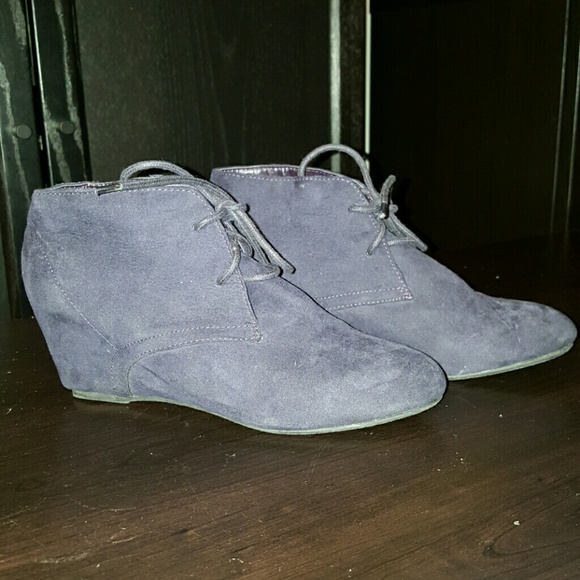 Express purple faux suede booties