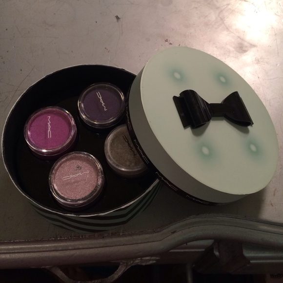 Mac guilty passions crushed metallic pigments