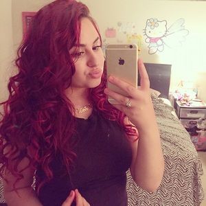 Meet your Posher, Dina