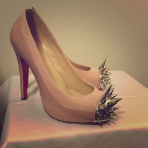 Worn once beautiful nude/pinkish spike pumps!