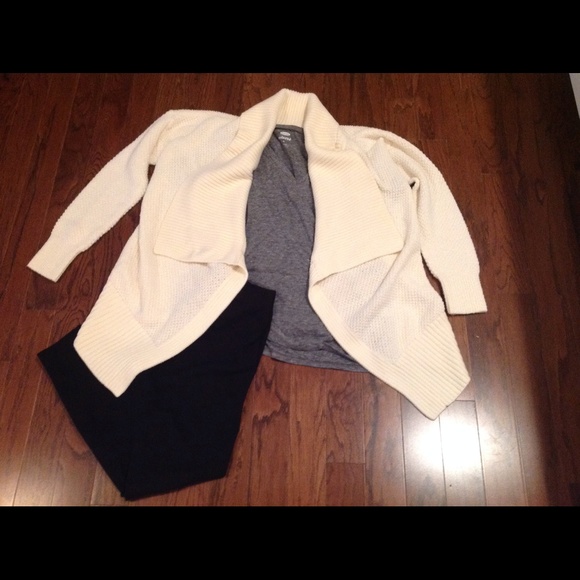 Banana Republic Sweaters - 🎃SALE! Banana Republic Cream Shawl Sweater