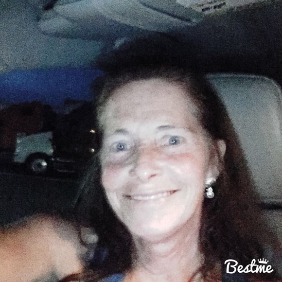 Meet your Posher, Julie - Picture 1 of 1