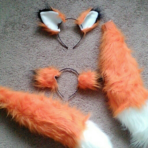 One set fox ears and tail