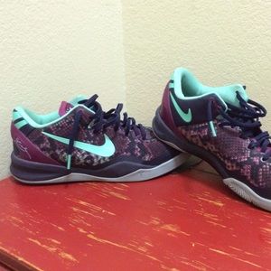 Kobe 8 pit vipers 7y and a 8.5 in women's