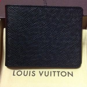 Authentic Men Louis Vuitton Taiga leather wallet.