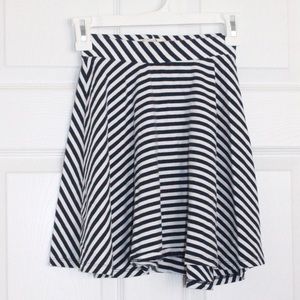 adorable navy/white striped skirt!