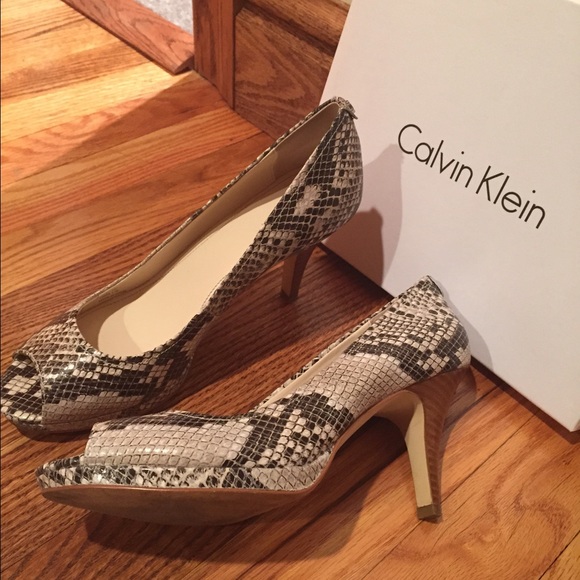 Classic Python Textures Heels - Picture 2 of 4