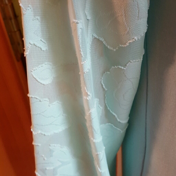 Rachel Kate lace sleeve top - Picture 4 of 4