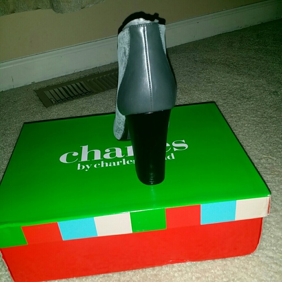 CHARLES BY CHARLES GRAY PUMP - Picture 2 of 3