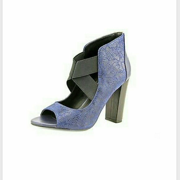 CHARLES BY CHARLES GRAY PUMP - Picture 3 of 3