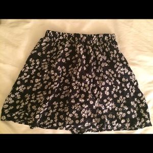 Abercrombie and Fitch floral print skirt 💐💐💐💐