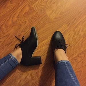 AmericanApparel HighHeel Bobby Leather Laceup Shoe