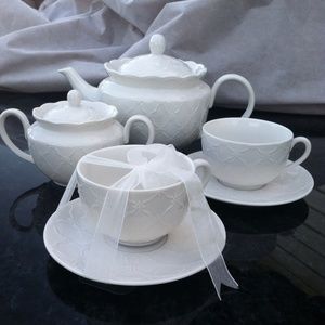 🚫NOT ACCEPTING OFFERS🚫 Porcelain Tea Set for (2)