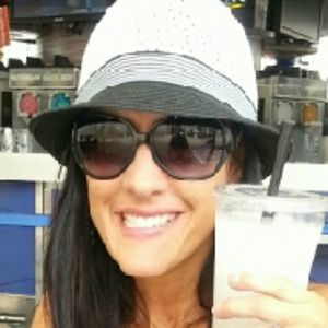 Meet your Posher, Molly