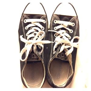 Black classic converse