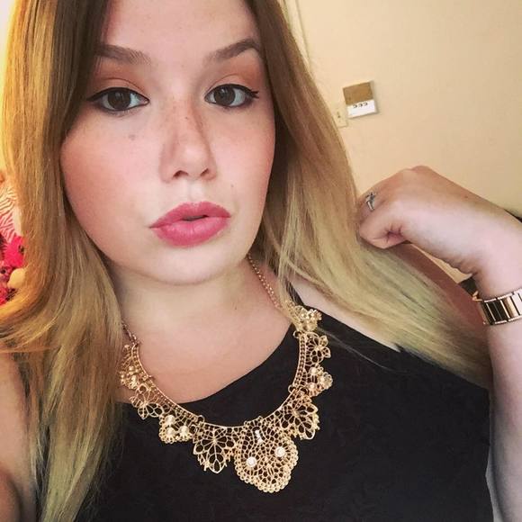 Meet your Posher, Gabrielle - Picture 1 of 1