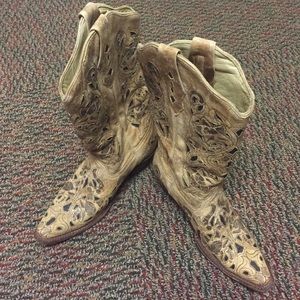 Tan cowboy boots with black detail.
