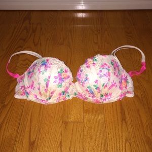 Victoria secret size 34 D bra.