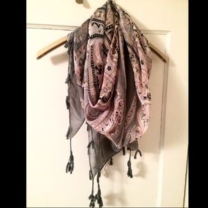 Light Paisley Scarf