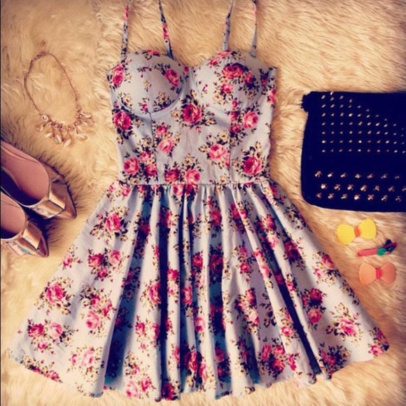 Dress and accesorize!!
