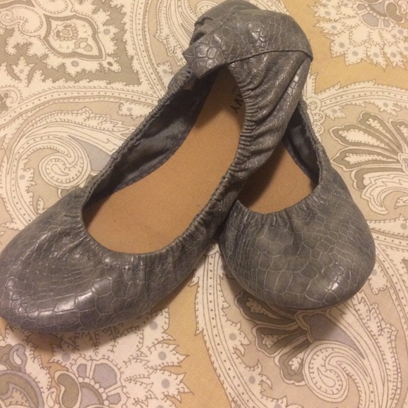 Old Navy gray snake skin flats
