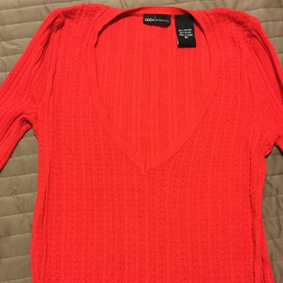 MODA INTERNATIONAL bright red V-neck sweater
