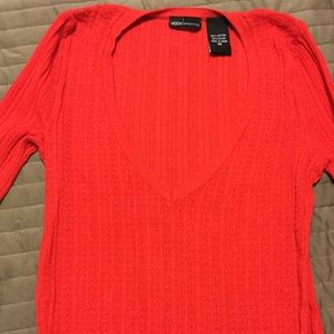 MODA INTERNATIONAL bright red V-neck sweater