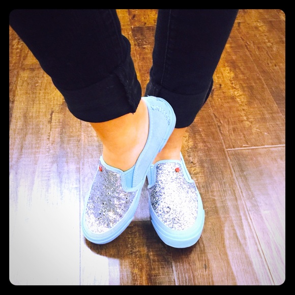 News!! 💙UGG glitter sneakers 💙