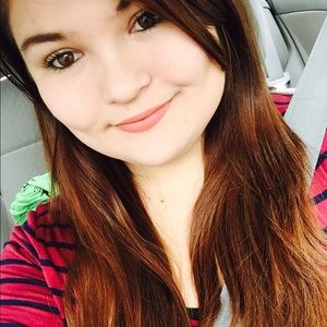 Meet your Posher, Alicia