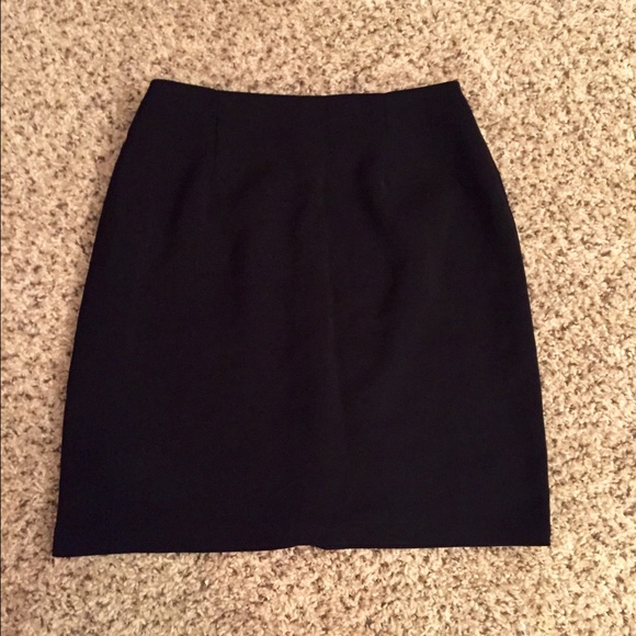 Classic Briggs Black Skirt