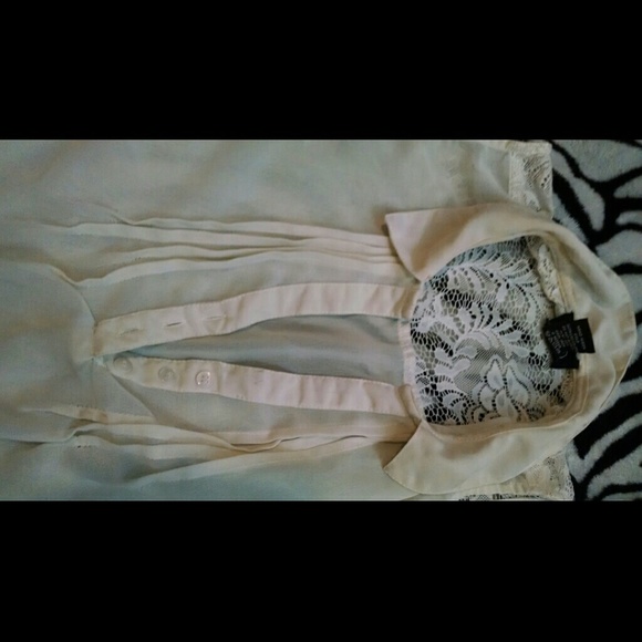 Ivory silk vest with lace back. - Picture 3 of 3